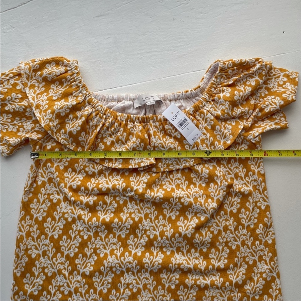 Loft off the shoulder floral crinkle top. - Picture 9 of 11